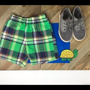 🍄🐢18M Carter’s Plaid shorts
